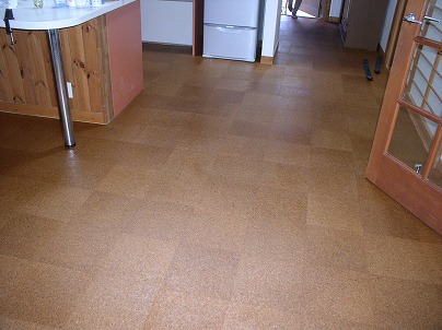 コルクの床が完成しました！