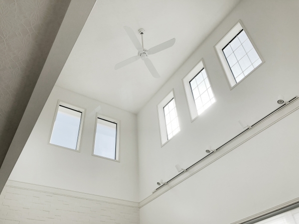 吹き抜けのメリットとデメリット。新築の寒さ対策について