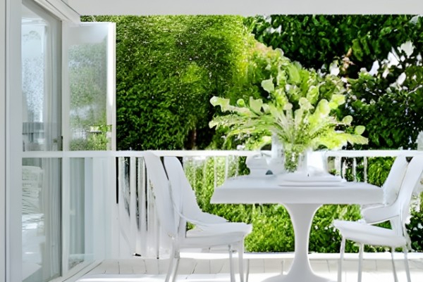 インナーバルコニーのメリット・デメリットや使い方。サンルームとの違いは？