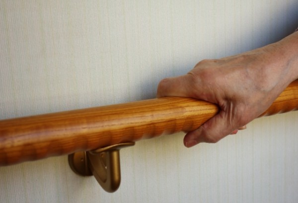 介護保険を使った住宅改修で手すり、トイレ、段差解消にはスロープを。